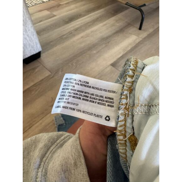 Universal Thread High rise Straight Light Wash Denim Distress Jean size 14R - Picture 5 of 6